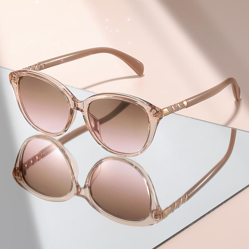 Fashionable and classic cat-eye small-frame sunglasses with diamond-like embellishments on the temples, versatile sunglasses