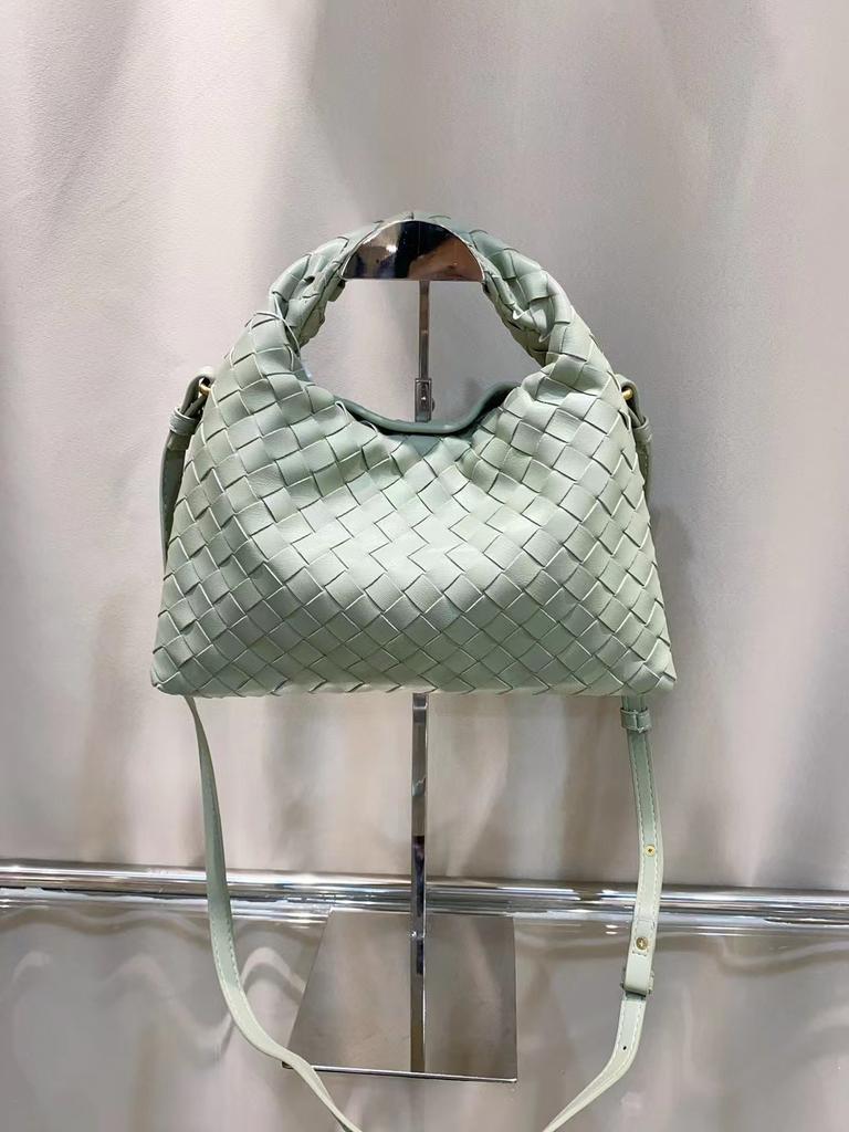 Woven shoulder bag underarm bag spring and summer new bag women's bag handmade high-texture dumpling bag tide