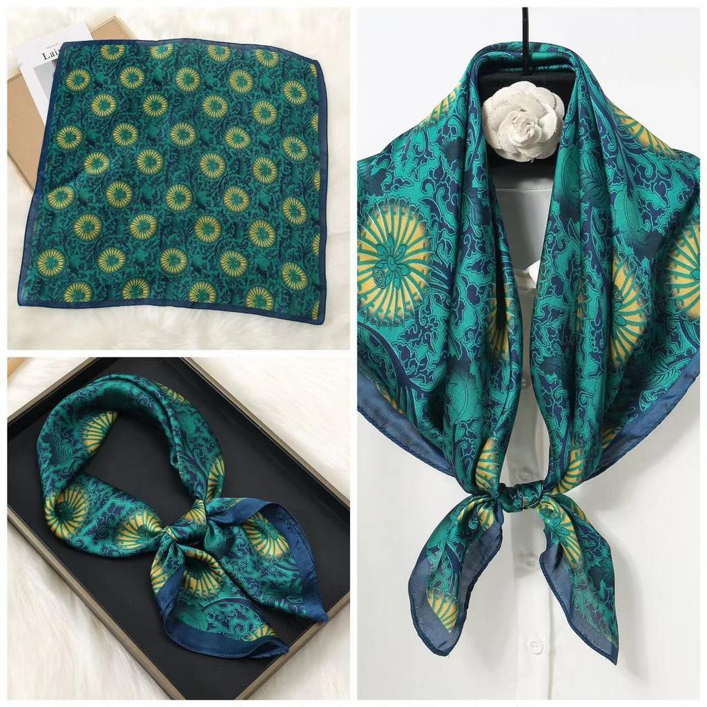 Eleganti Foulard di Seta da Donna Con Centinaia di Camicie, Assistenti di Volo, Decorazione Professionale, Protezione del Collo, Foulard, 70 Foulard Quadrati Piccoli.