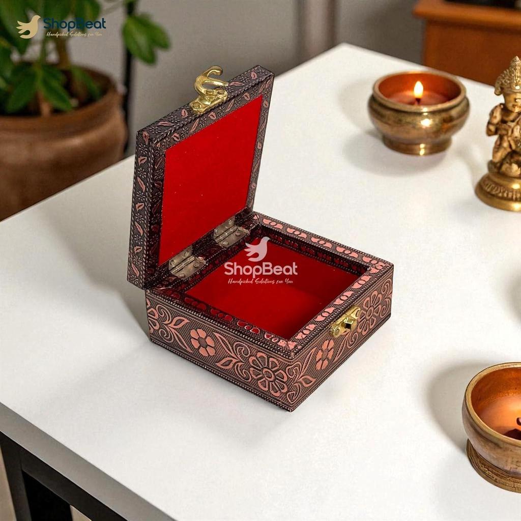 Boîte à bijoux en bois faite à la main avec design Pichwai et serrure – Finition oxydée, 10x10 cm, Organisateur pour boucles d'oreilles, bagues, collier