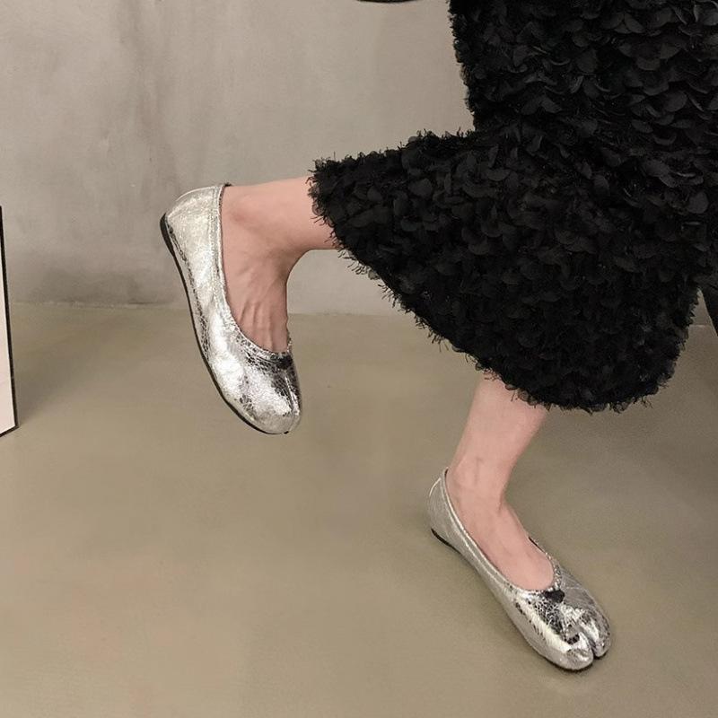 Sheepskin soft-soled pig's trotters split-toed shoes women's genuine leather shallow-mouth flat-soled single shoes are not tired of feet, fairy wind
