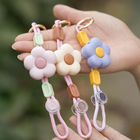 Flower-Shaped Hat Clip with Carabiner Portable Travel Cap Holder for Bags Backpacks Anti-Loss Accessory for Beach Hiking Daily Use Cute Keychain Bag