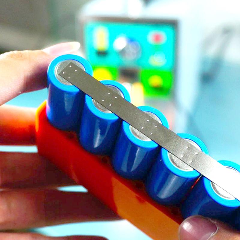 2 M / 5 M Breite 8/10/15 mm Dicke 0,15 / 0,2 mm Vernickelter Stahlband-Steckverbinder-Gürtel Für 18650 Li-Ionen-Batterien Punktschweißen