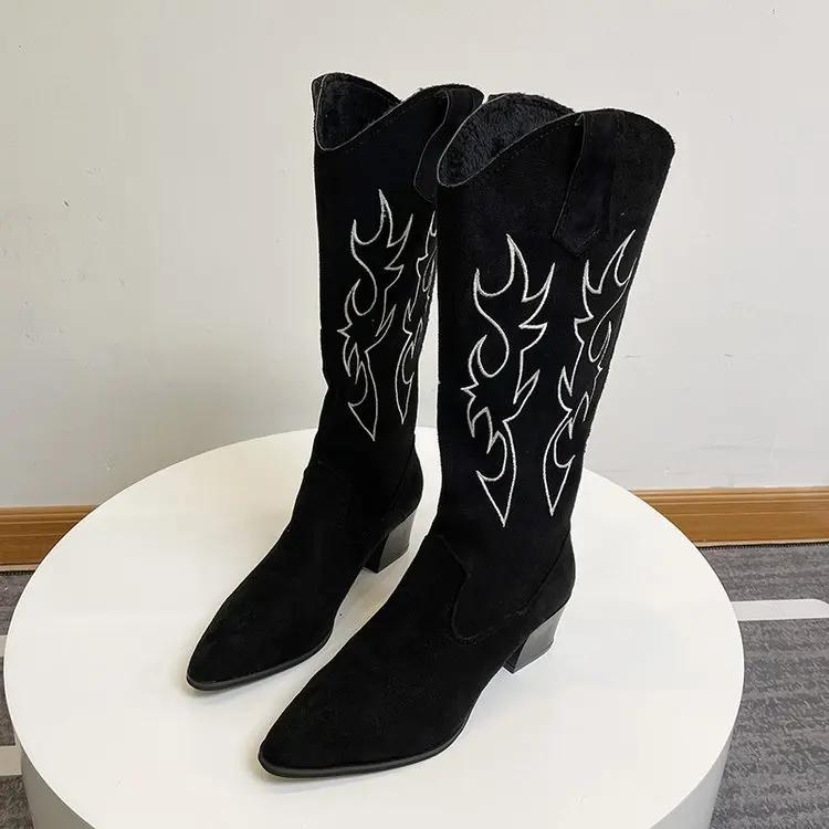 

Модні жіночі чоботи Джинсові чоботи в стилі ретро з вишивкою Жіночі високі підбори з гострими підборами Лицарські чоботи з V-подібним вирізом до коліна Туфлі на платформі 36 чорний