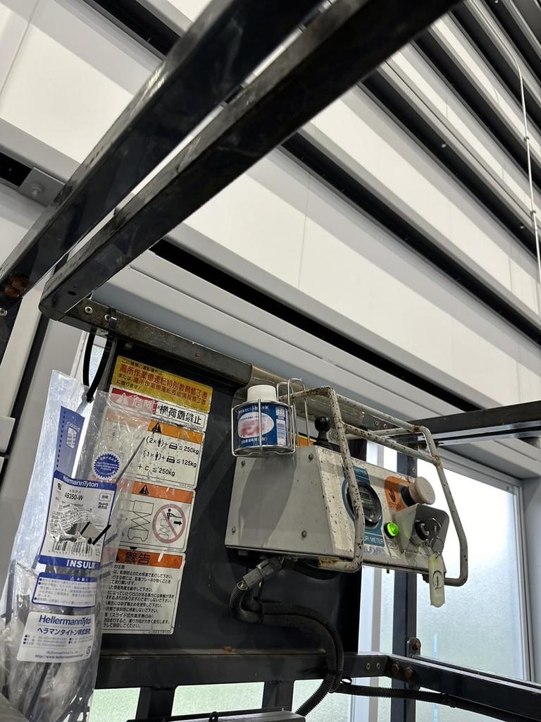 Niigata Seiki SK PVC Pipe Adhesive Holder with Legs, 100g Capacity, ASK-P0