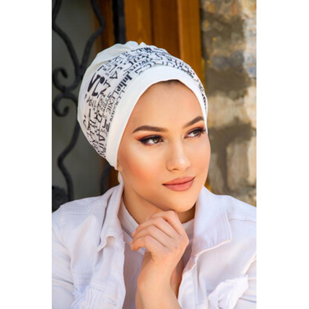 Chapeau Hijab à motif d'écriture blanc et noir
