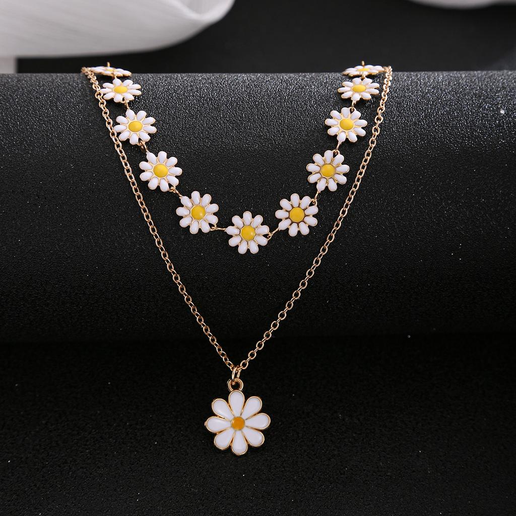 Hot-selling small daisy pendant shape multi-layer necklace set women's trend collarbone chain neck chain