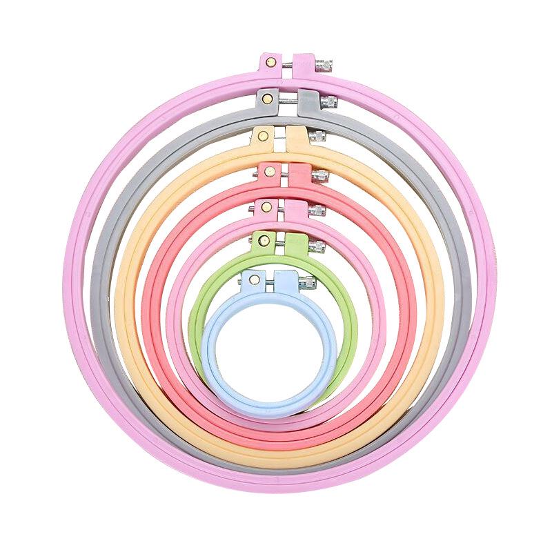 Assorted Plastic Embroidery Hoops: Adjustable Sizes for Cross Stitch, Punch Needle, and DIY Projects.