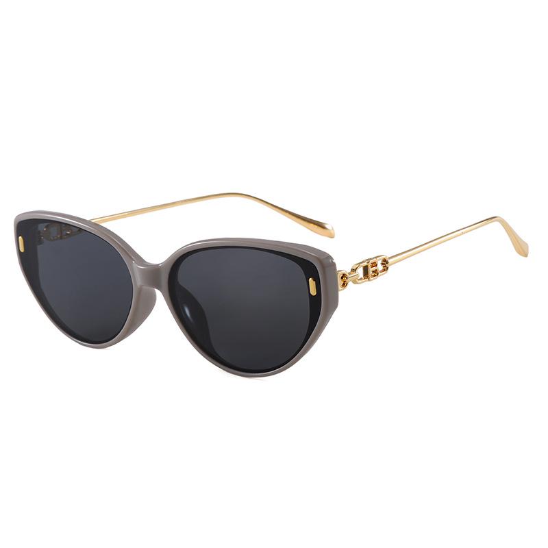2025 High-End Cat-Eye Retro Sunglasses for Women - Small Frame, Street Style, Anti-UV