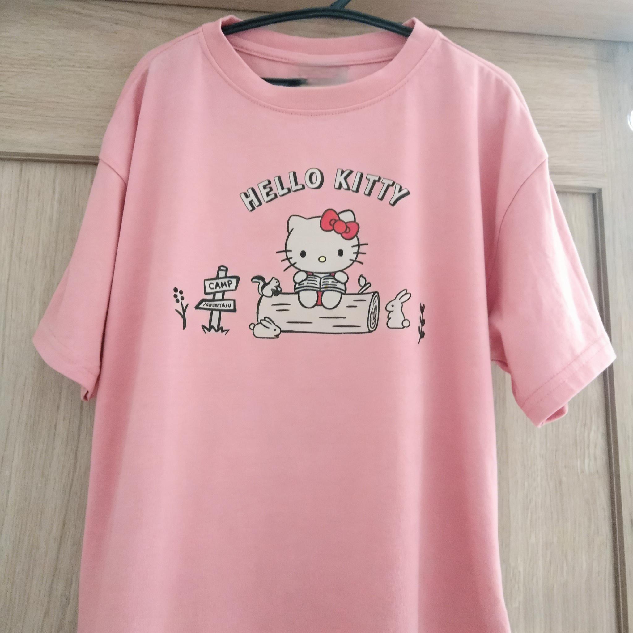 

2026 новая футболка Hello Kitty из мягкого хлопка с коротким рукавом и круглым вырезом, милый принт, легкий летний топ для женщин, повседневная одежда S