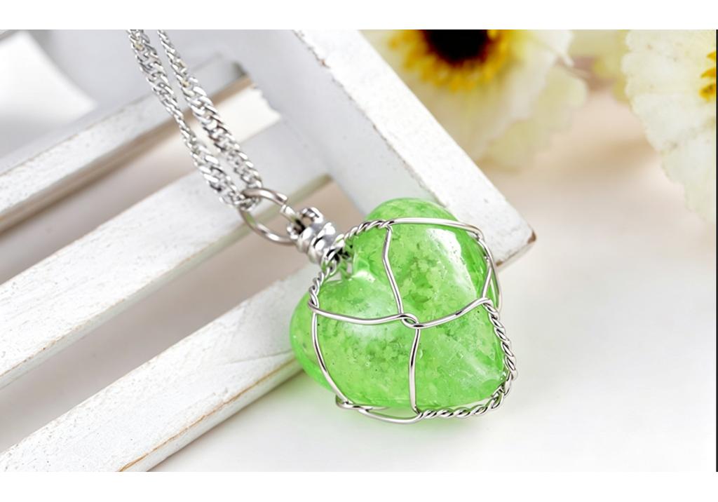 Fashionable Fine Jewelry New Creative Luminous Heart Crystal Pendant Necklace Glows Darkness Stainless Steel Charming Elegant
