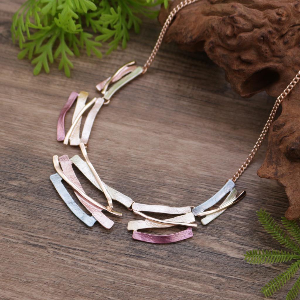 Pendentif long fleur géométrique creuse couleur émail, pendentif collier polyvalent en forme de cœur pour femme à sens élevé