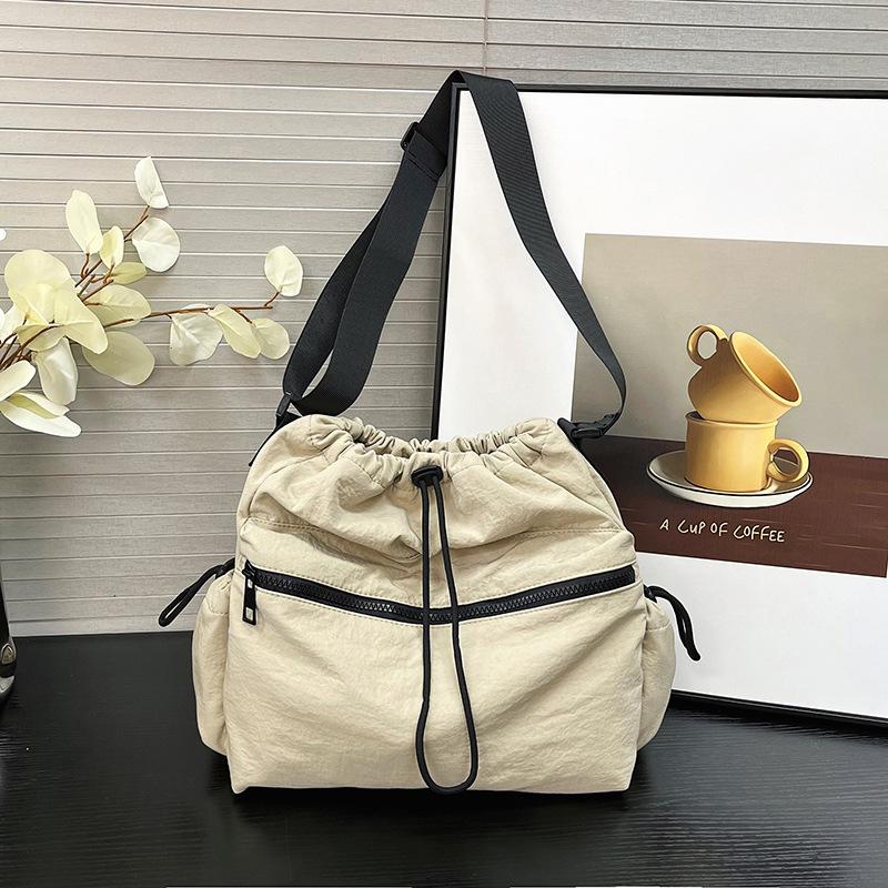 2025 new Japanese drawstring tote bag girls casual large-capacity niche design casual shoulder messenger bag