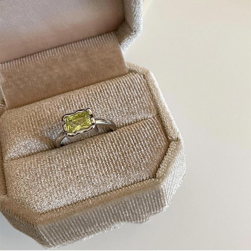 Elegant Geometric Green Grape Copper Ring For Women Ideal For Fashion Individuals Forward