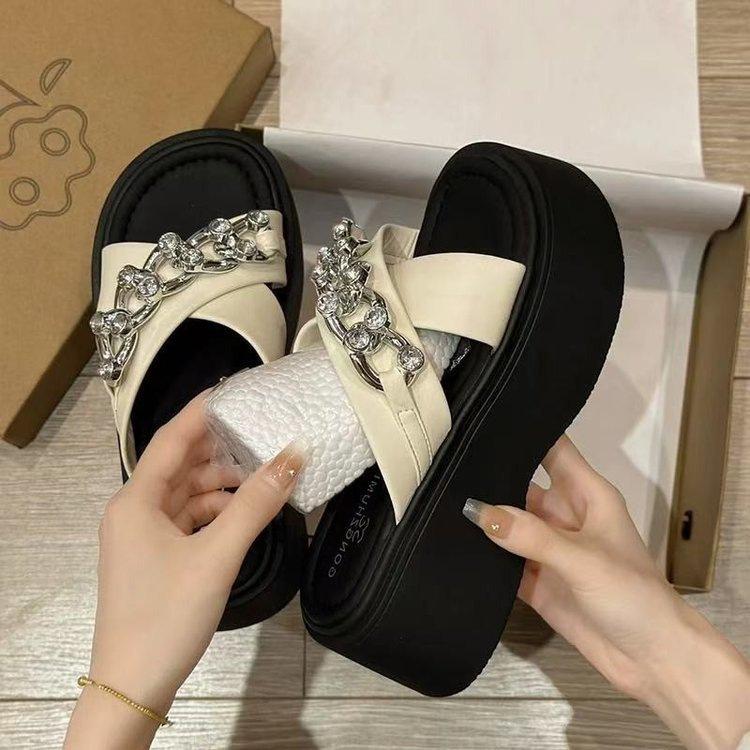 Rhinestone one-word slippers for women's summer wear 2025 new small man height increase thick bottom fashion beach cool slippers for women