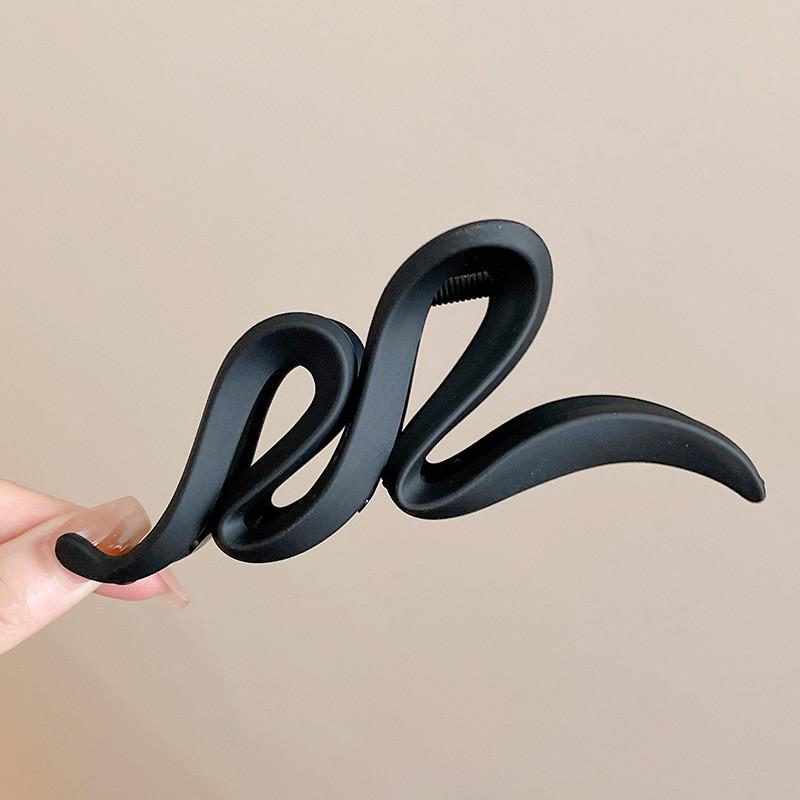 Large Matte Wavy Hair Clip Women Versatile High-end Shark Clip Simple Hair Accessories