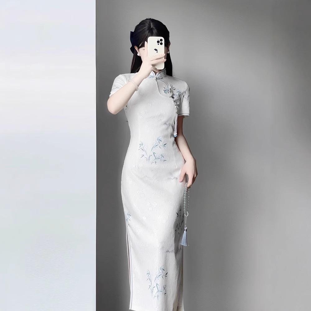 Cheongsam 2025 Elegantní High-End Podzimní/Zimní Dámské Šaty - Moderní Čínský Styl