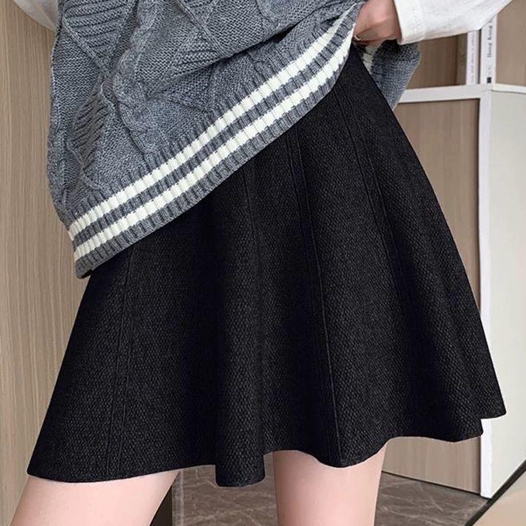 Stylish Plus Size High-Waisted Knitted Short Skirt - Autumn/Winter Collection