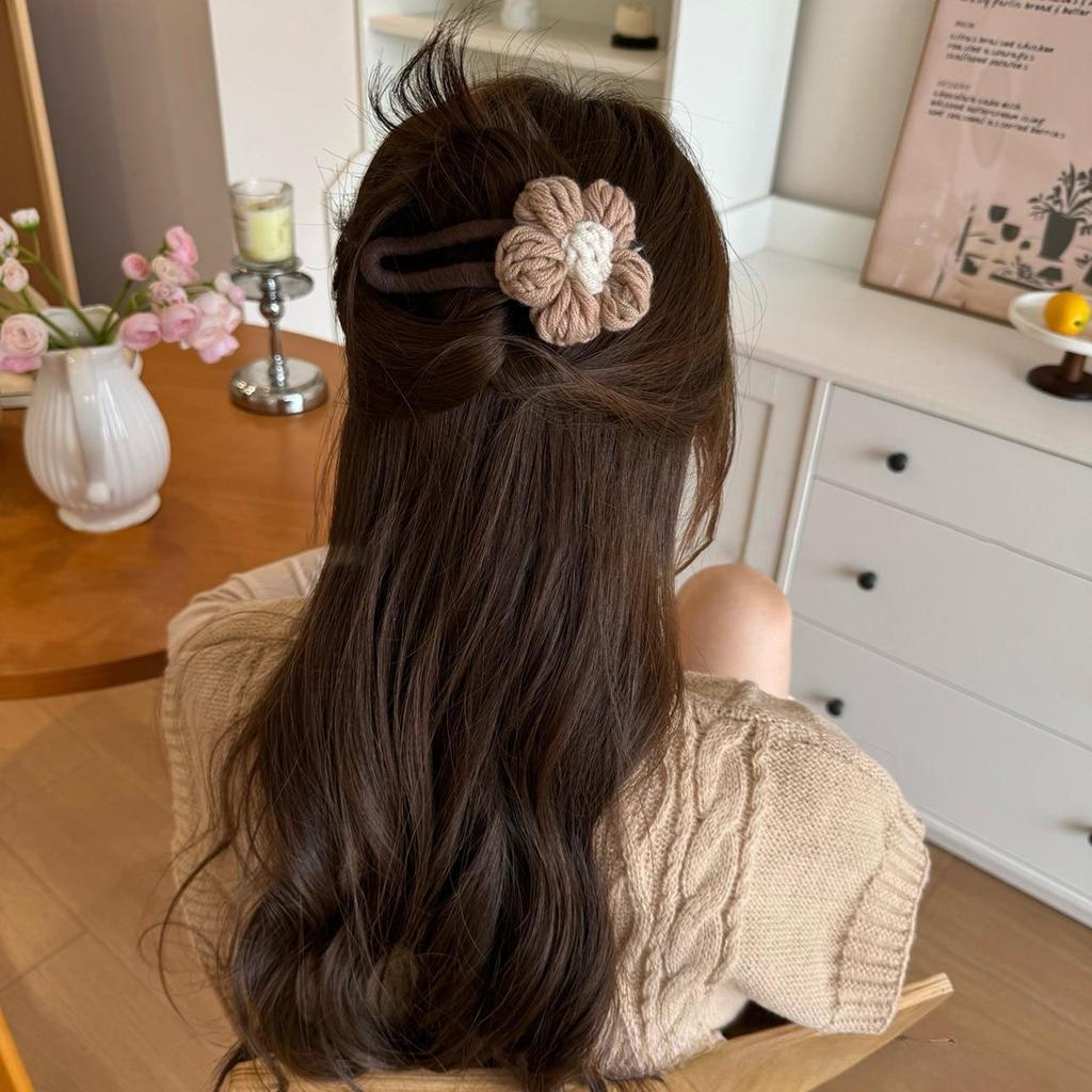 Autumn and Winter Milk Coffee Color Wool Flower Duck Beak Clip Hairpin Half Hair Women Fashion Clip