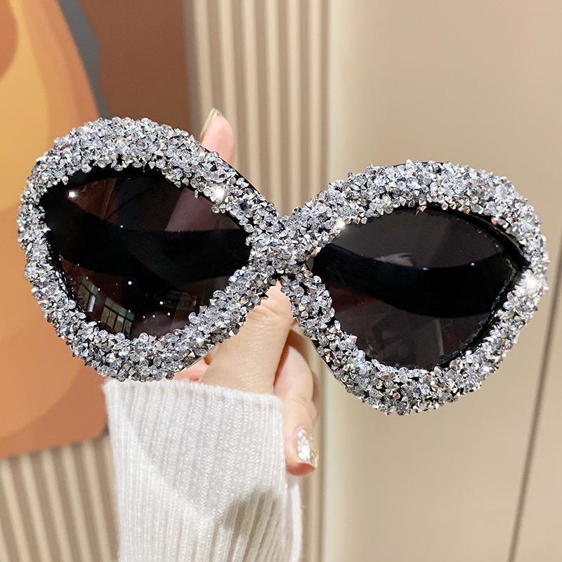 

Diamond Retro Brand Designer Oversized Sunglasses Women For Female Luxury Sun Glasses Punk Popular Cat Eye Rhinestone Shades