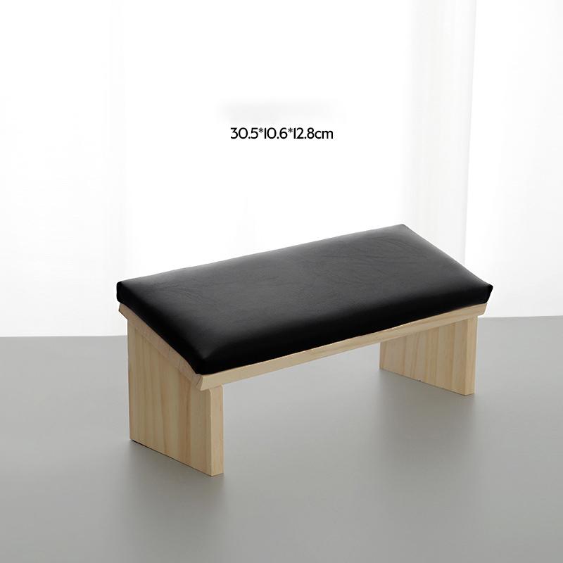 

Wooden Sloping Surface Nail Art Hand Pillow Cushion Pillow Armrests Nail Art Stand For Nail Salon Technician чорний