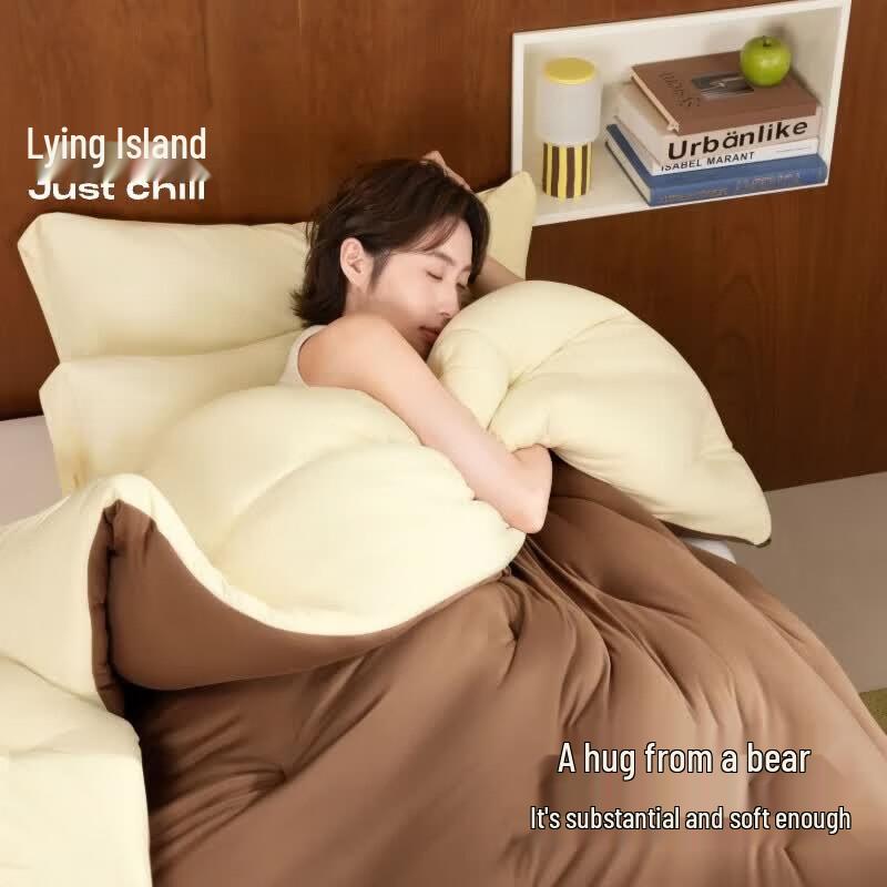 Lying Island Bear Hug Butter Bear Winter Duvet