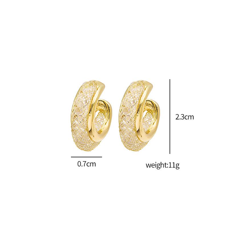 Chic and Elegant Metal Minimalist Earrings with Exquisite C-Shaped Ring and Zircon Border