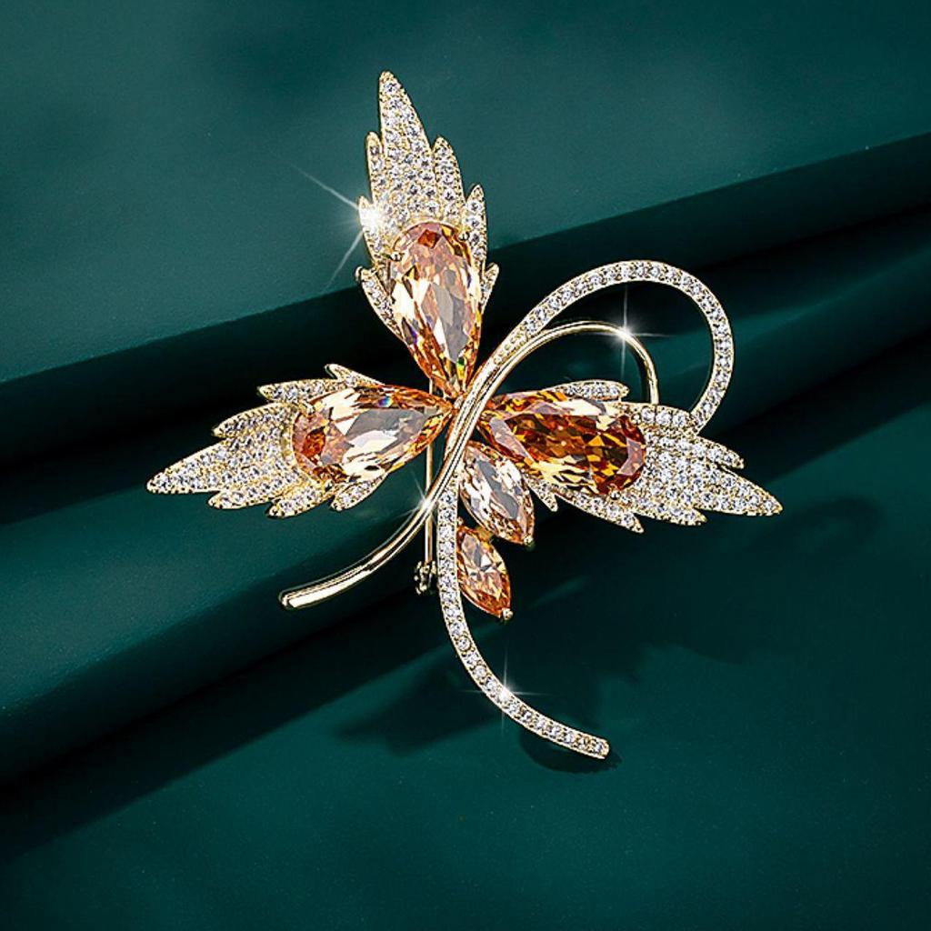 Sunward Growth Sunflower Brooch: Elegant Women's Corsage Pin for College Entrance Suits