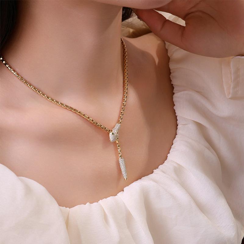 Heavy industry collarbone chain, high-grade zircon pull rope snake necklace, versatile neck chain