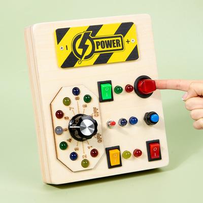 Montessori Busy Board Giocattoli sensoriali in legno con interruttore della luce a LED Scheda di controllo Attività di viaggio Giochi per bambini per 2-4 anni