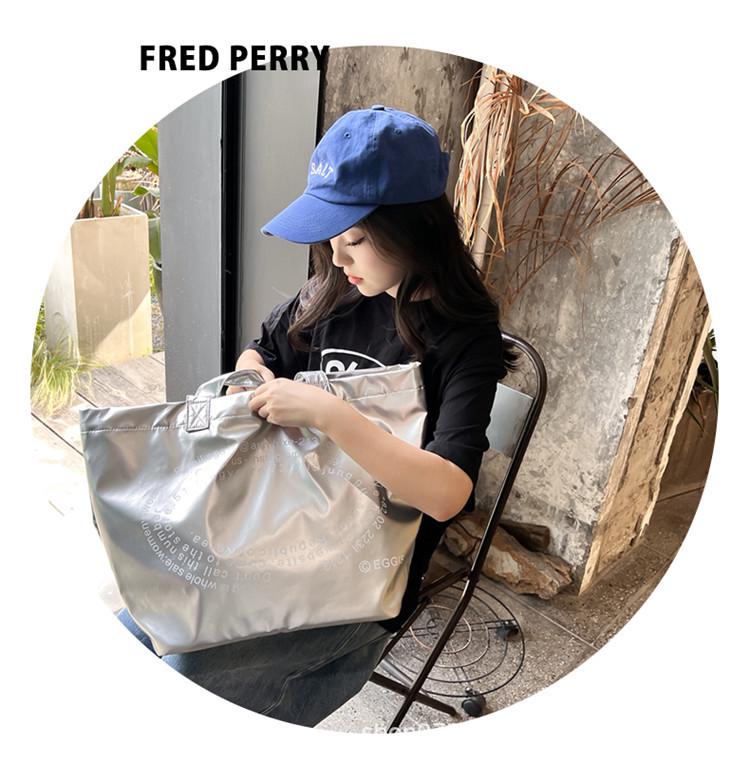 Srebrna Torba Tote o Dużej Pojemności: Wszechstronna Moda na Dojazdy