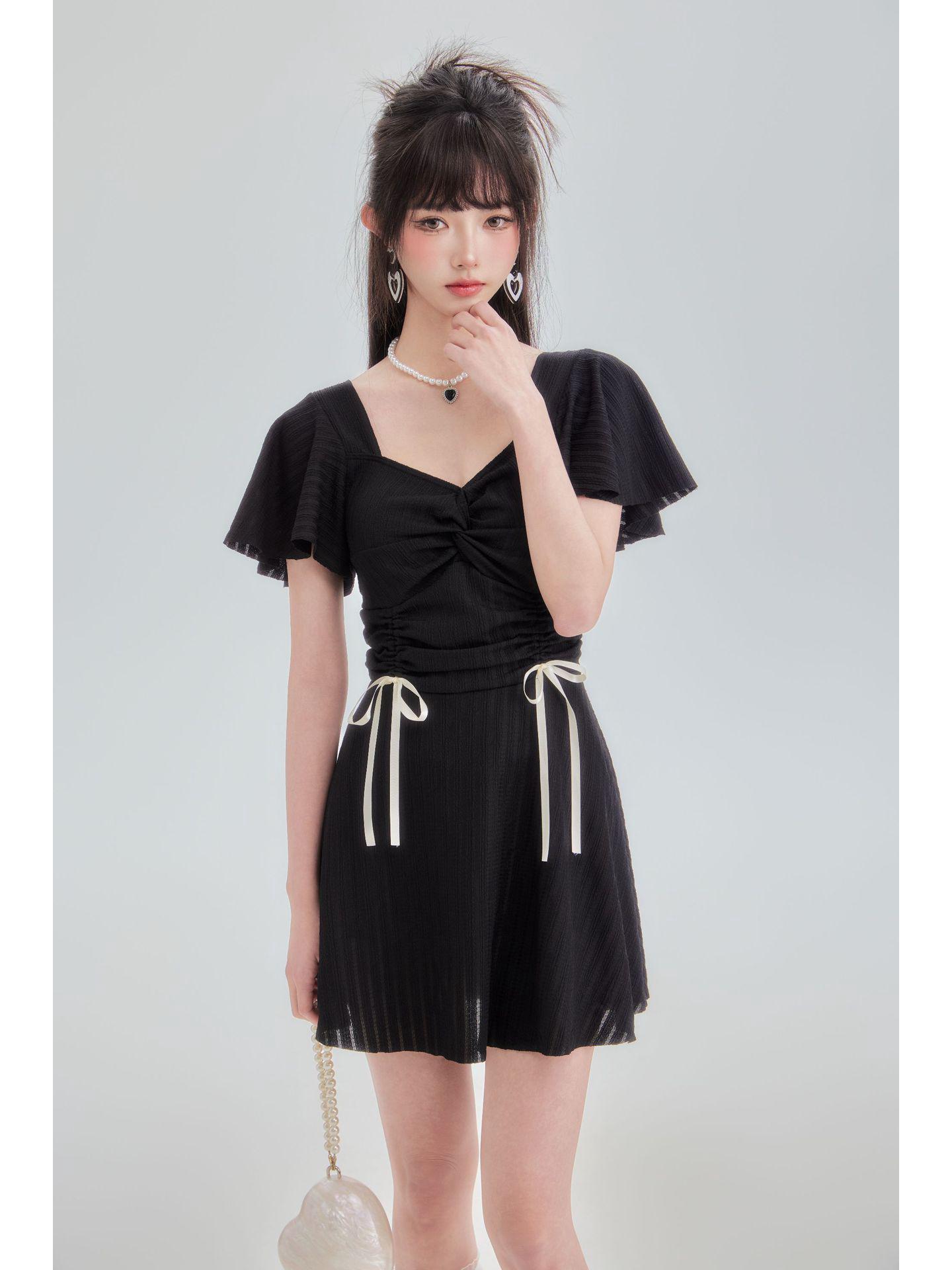 

Большой размер 2024 Летний женский купальник с оборками на рукавах и V-образным вырезом - Стиль юбки, Контроль живота, Слим-эффект, Идеально подходит для отпуска или горячих источников. M for 95-105 lbs