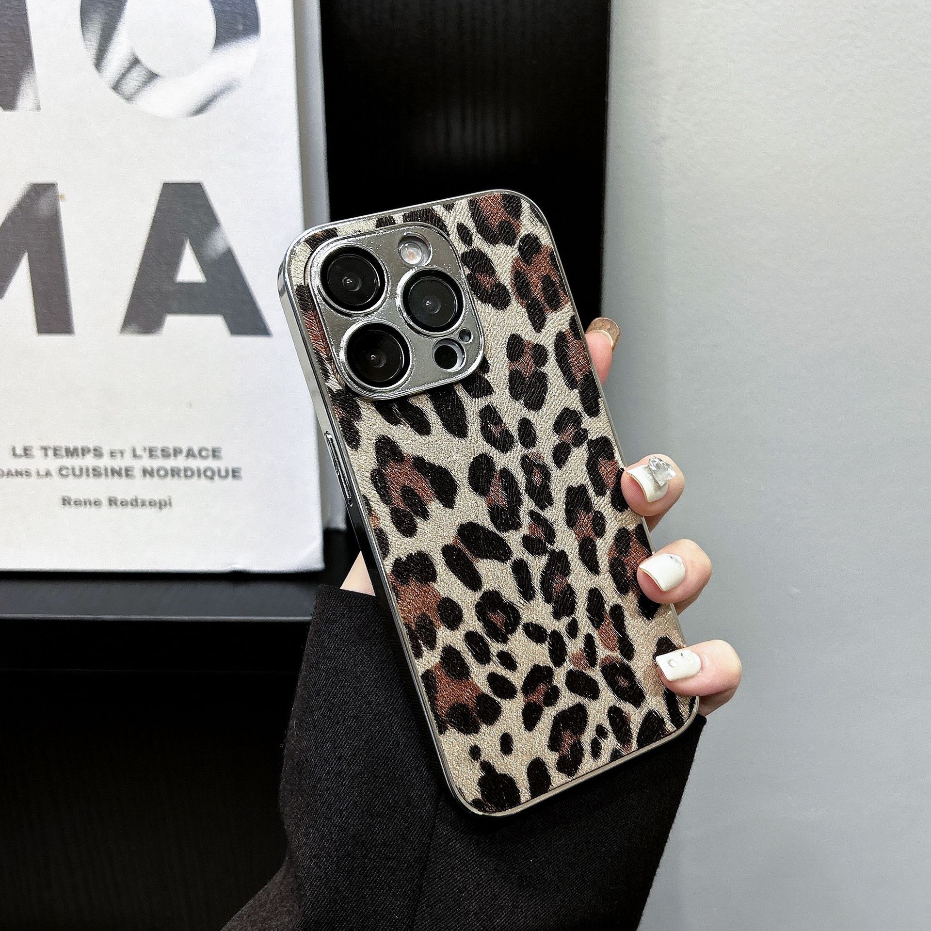 

Персонализированный чехол для телефона с леопардовым принтом подходит для корпуса iPhone 16 Pro, защитного чехла 15 Pro Max и противоударного 14 Plus. iPhone11