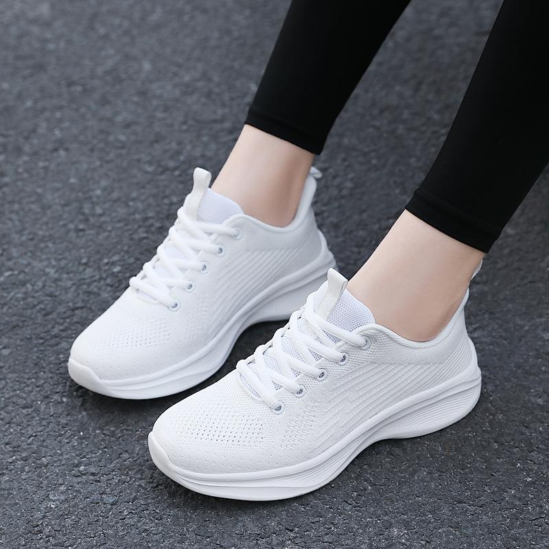 

High elastic and lightweight running shoes spring and summer new middle school students lightweight and breathable fly-woven rest mesh idle shoes 35 білий