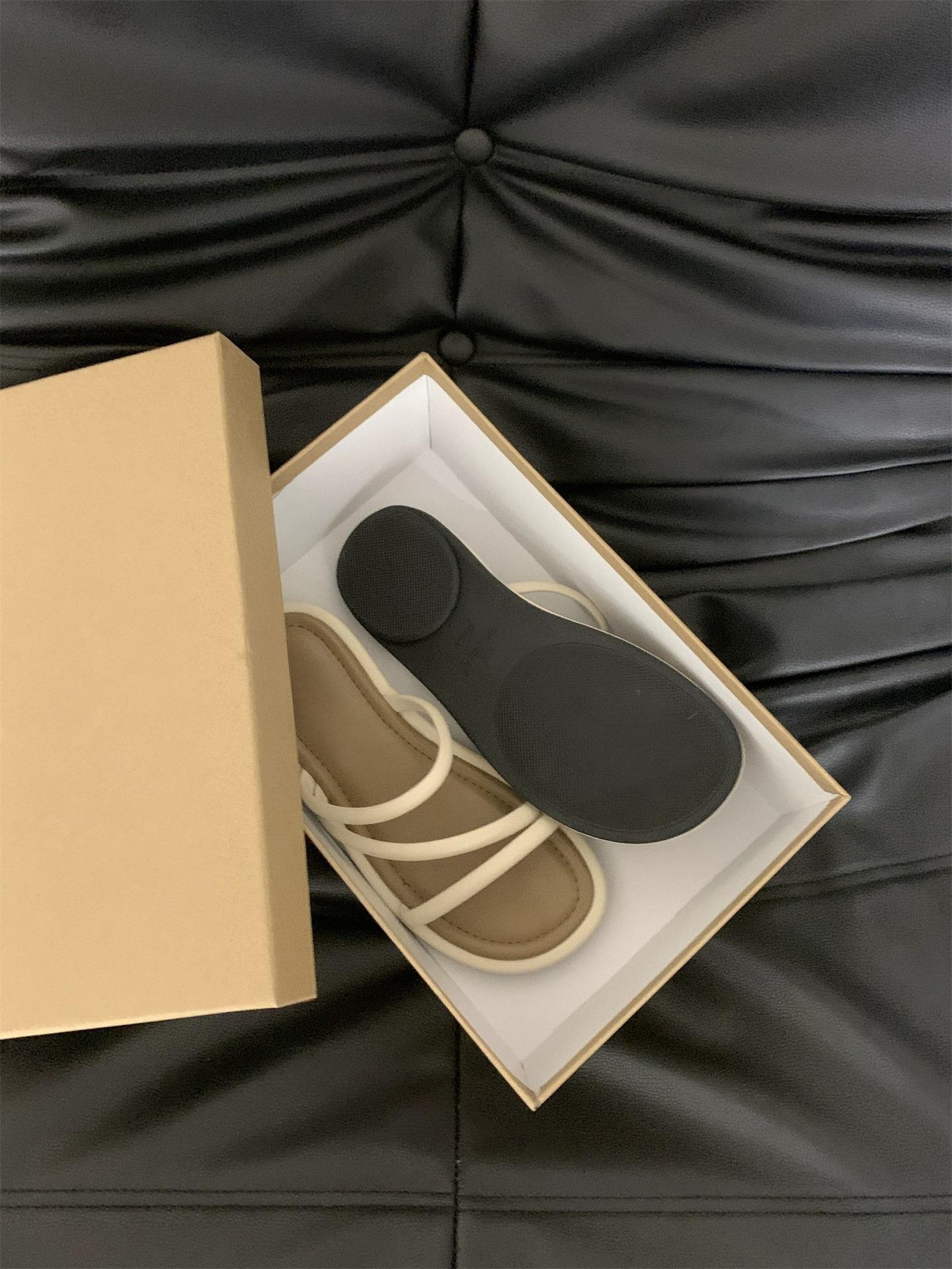 

Slippers women s summer wear 2025 new retro niche sandals Korean version fairy flat-bottomed vacation seaside beach shoes 35