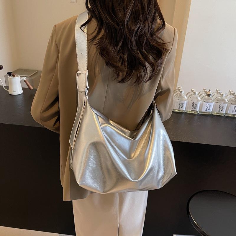 Daily bag soft collapse simple shoulder bag large bag new bag women's large capacity messenger bag tide