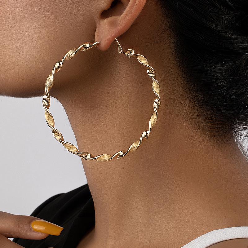 

Twisted Braid Frosted Geometric Circle Stud Earrings