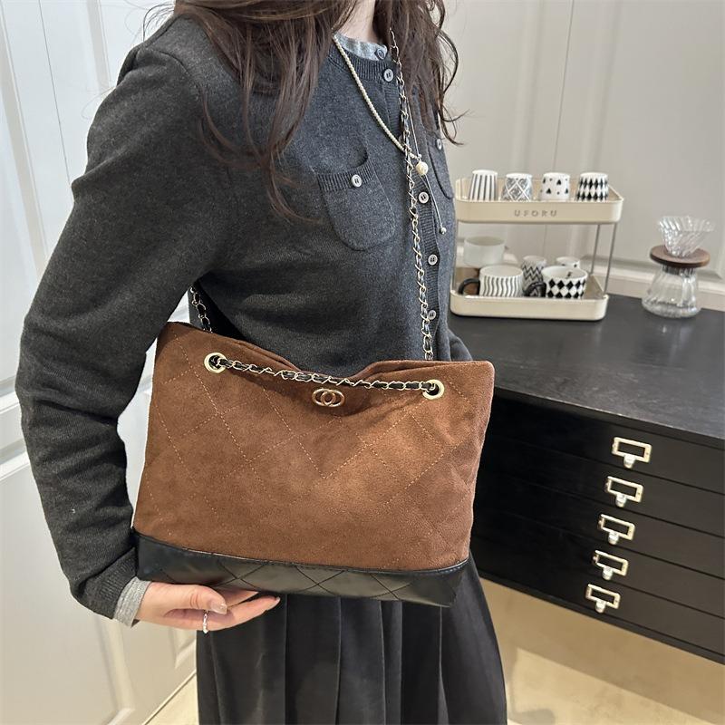 High-value retro chain tote bag season new fashion shoulder bag women's hand-held armpit bag