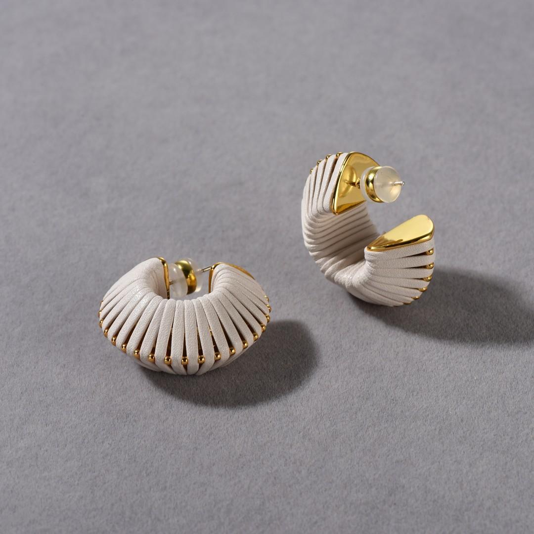 Niche Copper Plated 18K Real Gold, Unique Personality Hollow Cowhide Woven S925 Silver Needle Stud Earrings Temperament Earrings