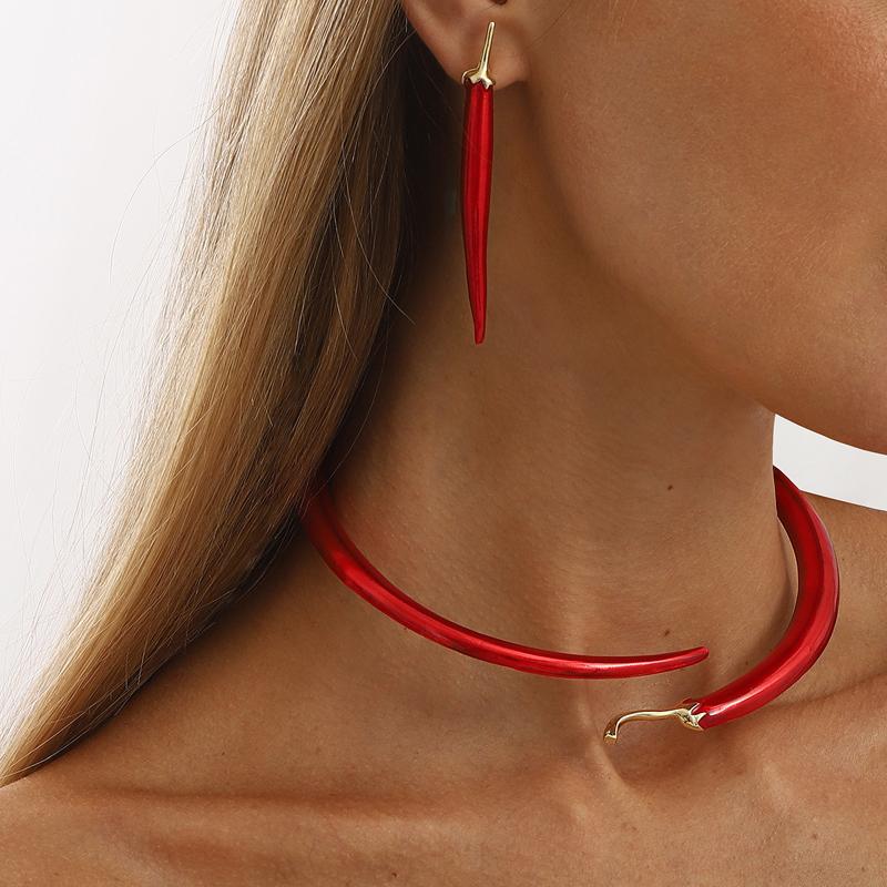 2025 Neue Tropföl Grün Rote Chilischote Anhänger Ohrringe Halskette für Damen Einfacher Gemüse Choker Halsband Design Sinn Schmucksets