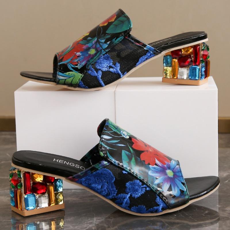 

Большого размера стразы высокий каблук рыбий рот крутые шлепанцы женские летние новый стиль толстый каблук цветок пляжные шлепанцы женские 35 синий