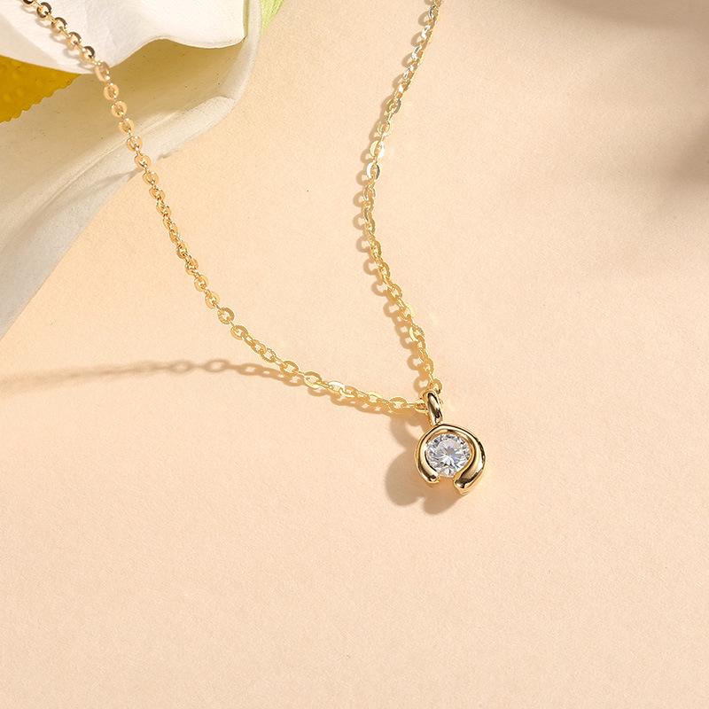 Exquisite Moissanite Clavicle Necklace: High-End Fashionable Pendant for Birthdays