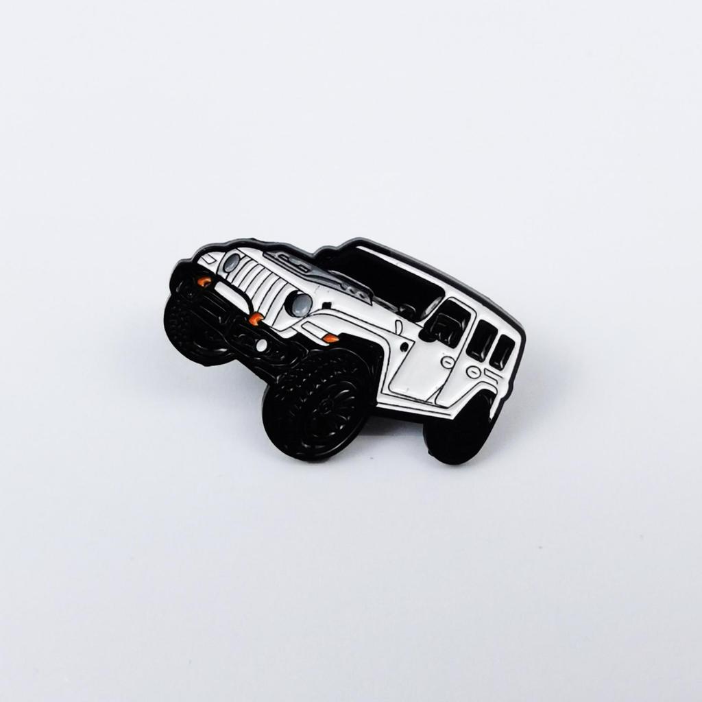 Retro Cartoon Beetle Car Brooch: Gold Drip Oil Badge for Bags & Clothing Accessories