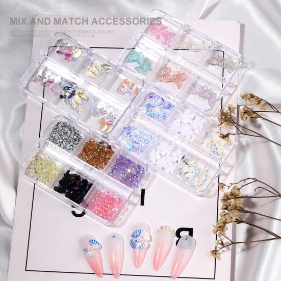 1 Cutie Decorațiuni Unghii Culoare Vividă Exquisit Efect Vizual Strălucitor Formă Mixtă Arată Farmec Plastic