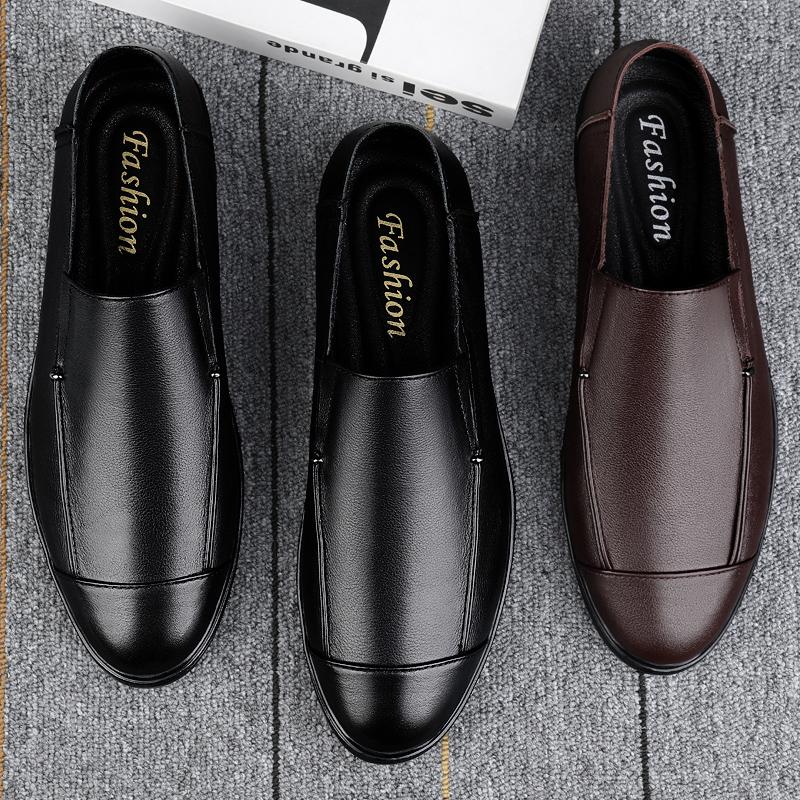 Pánská ležérní obuv z pravé kůže Prodyšné pánské mokasíny Módní nazouvací měkká obuv pro řidiče Britský styl Klasická luxusní značka