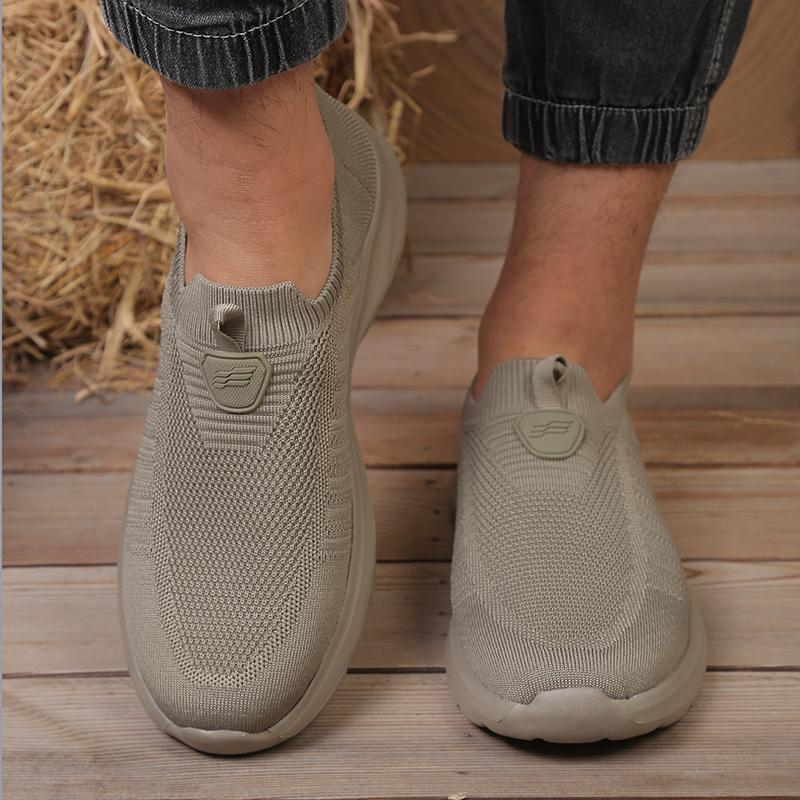 Men's Ultra-Light Casual Shoes Breathable Mesh Slip-On Walking Shoes Comfortable And Thin for Men Free Shipping