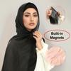 Módní třpytivý hedvábný instantní hidžáb s vestavěnými magnety pro muslimské ženy, jednobarevný, snadno nositelný šátek, turban na Ramadan