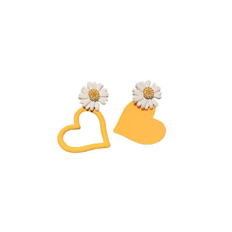 Silver Needle Asymmetrical Love Daisy Earrings - Korean Sweet Style Earrings