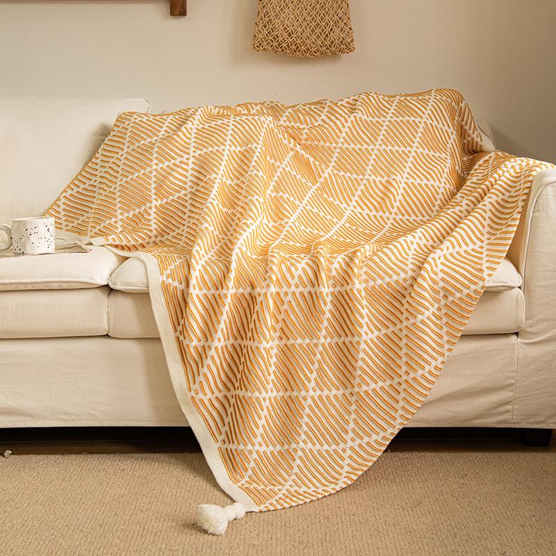 

Diamond-Shaped Knitted Sofa Blanket Cover Casual Acrylic Multifunctional Nap Blanket Breathable and Warm All-Season Blankets 70x230cm