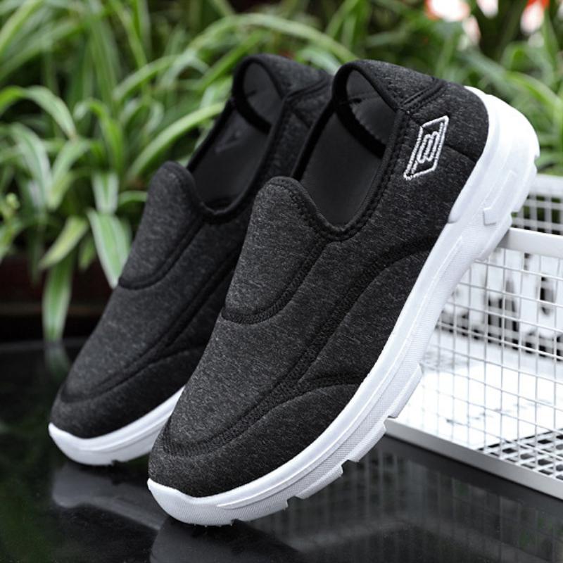 Unisex soft soled old Beijing cloth shoes, one foot on mom's shoes